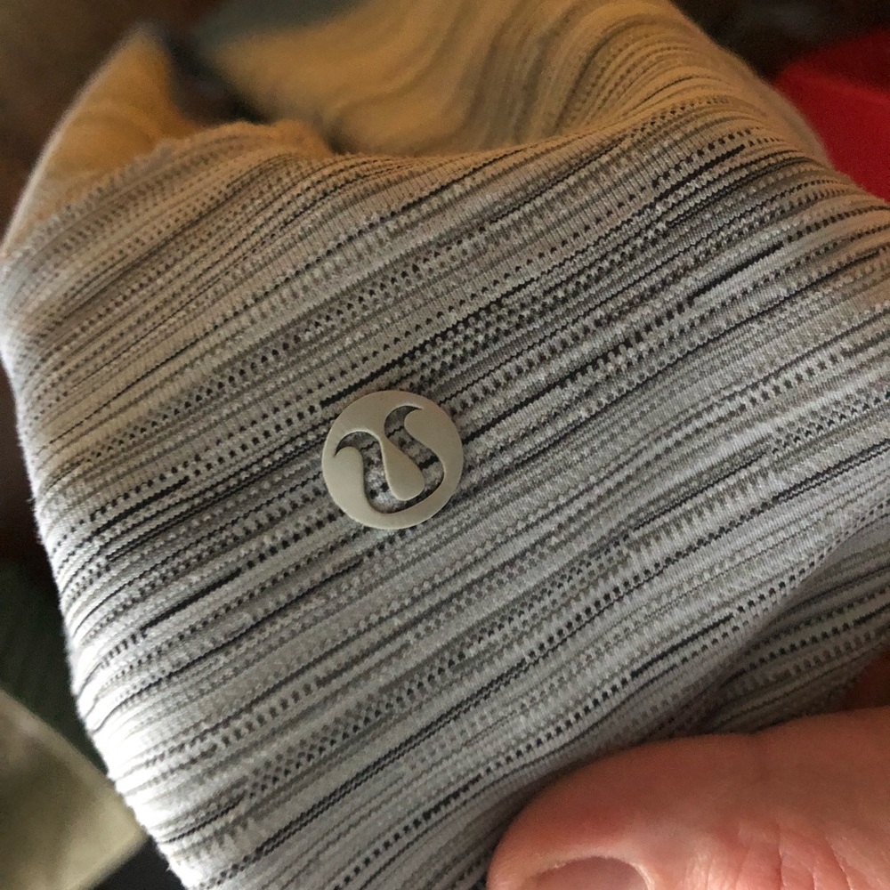 Are my lululemon fake? DO NOT BUY